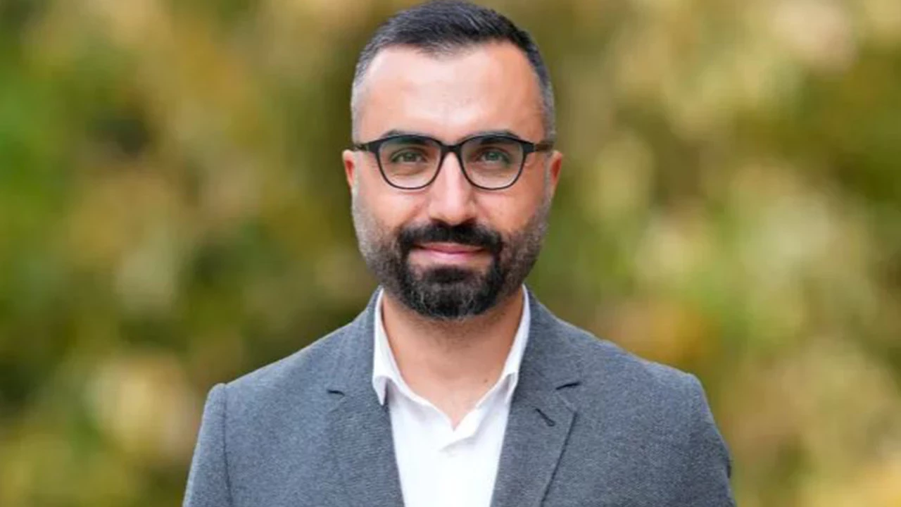 Gazeteci Alican Uludağ’ın gözaltına alınmasını kaygıyla takip ediyoruz